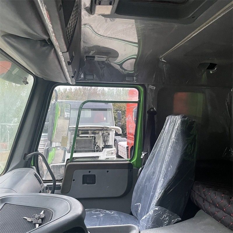 SINO TRUCK 12 바퀴 30m3 HOWO 40톤 8x4 성능의 사용 된 템퍼 덤프