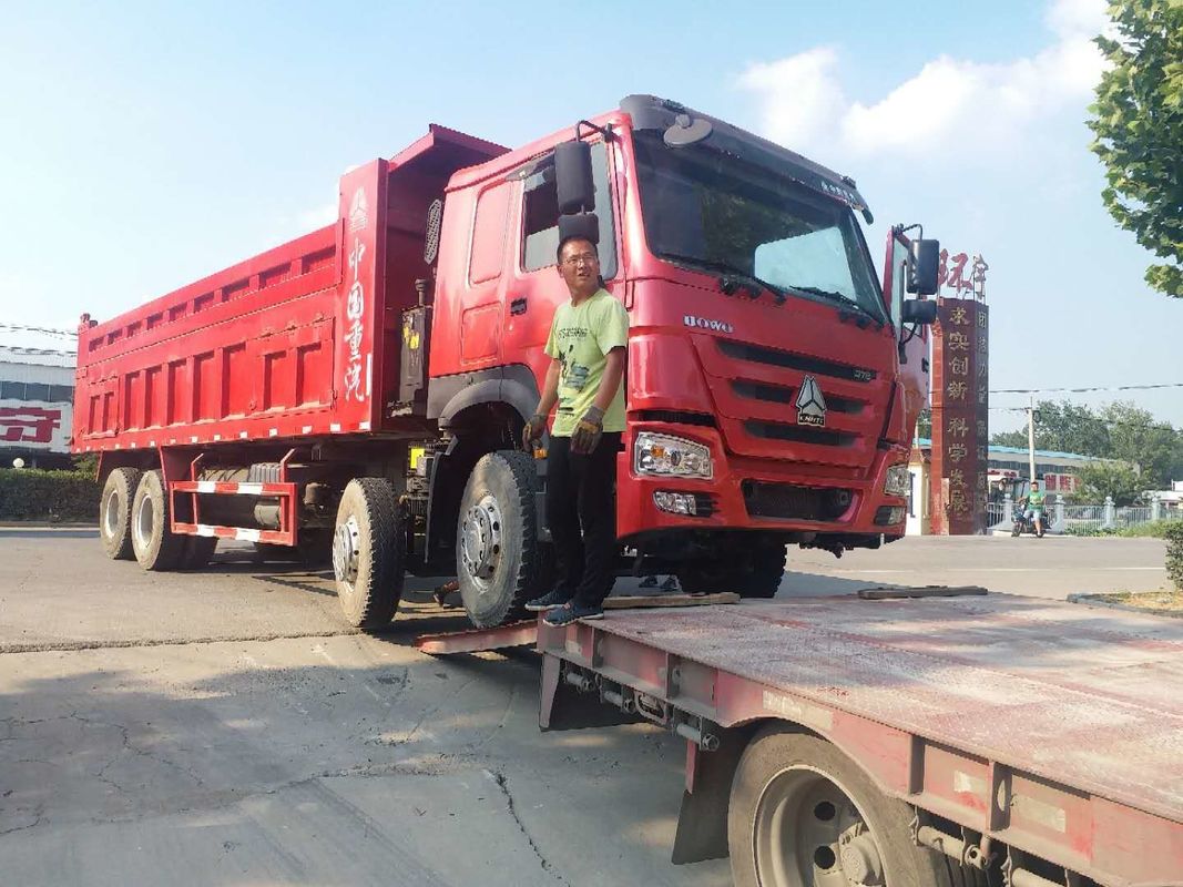 호우 8x4 371hp 50톤 유로 2 운전 중고용 덤프 트럭 사용 된 틱퍼 트럭