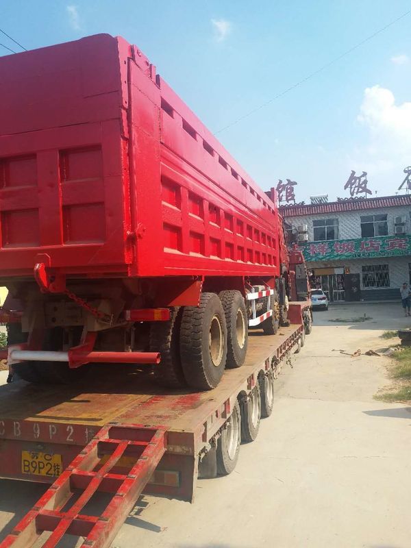 호우 8x4 371hp 50톤 유로 2 운전 중고용 덤프 트럭 사용 된 틱퍼 트럭