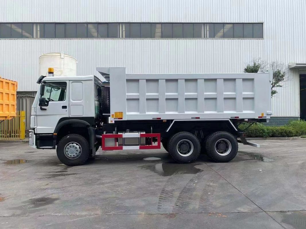 사용 된 Sinotruk Howo 6 * 4 팅퍼 트럭 WEICHAI 엔진과 좋은 화물 탱크 차원