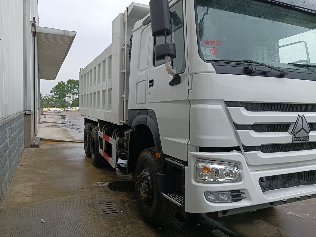 시노 호우 덤프 티퍼 트럭 375HP 유로 3 기계 운송용 중고 드라이브