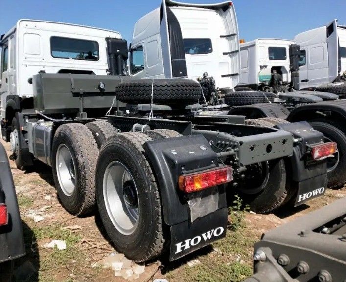강력한 커민스 400hp 왼손 운전 10 타이어 6x4 Sinotruk Hohan 헤드 트랙터 트럭