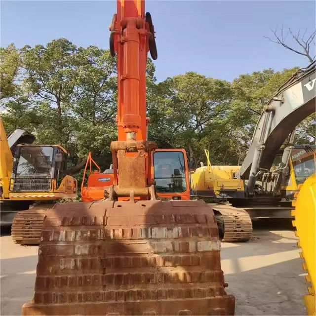 간편한 유지보수와 0.35m3 버킷 용량으로 저렴한 14톤 크롤러 발굴기