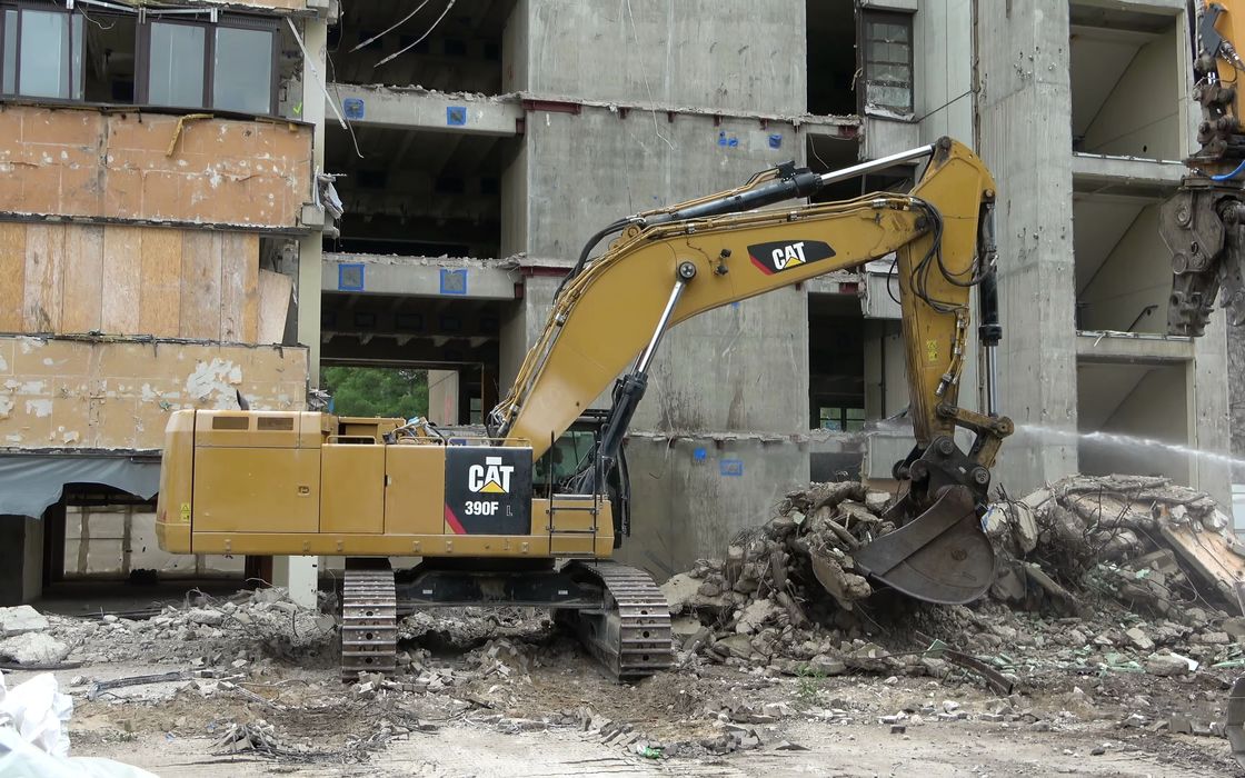 저렴한 가격으로 사용 된 고양이 발굴기 390D 90250 KG 무게와 0.45m3 버킷 용량