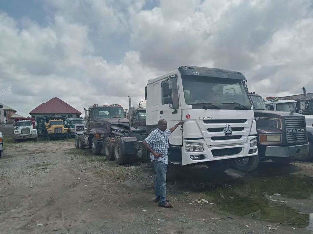 고도의 리모델링 표준 HOWO76 카비 25000kg 부하 덤프 트럭 6 * 4 성능