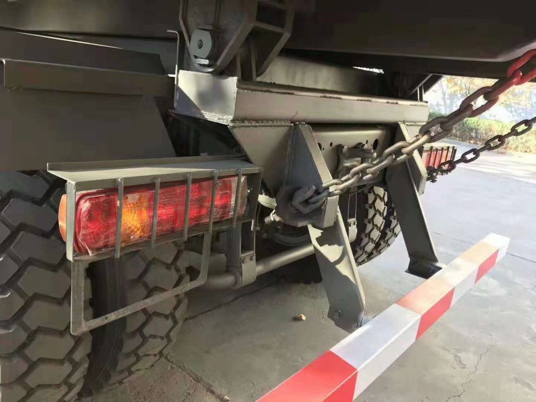 HOWO 6x4 371hp 30 톤 레드 티퍼 트럭 WEICHAI 엔진과 3 승객을 가진 덤프 트럭