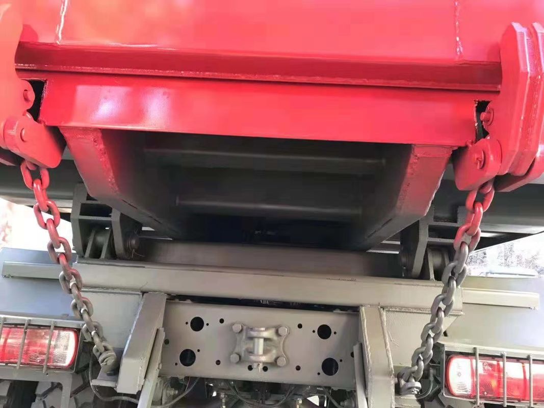 HOWO 6x4 371hp 30 톤 레드 티퍼 트럭 WEICHAI 엔진과 3 승객을 가진 덤프 트럭