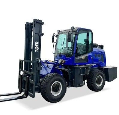 용량 3000kg 사용 된 TDER 4WD 모든 지형 포크리프트 Isuzu 또는 Cummins EPA 엔진