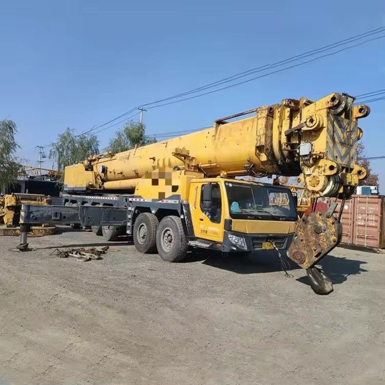 400 톤 QAY400 외관 건설물류를 들어올리는 전지형 망원경 크레인 트럭