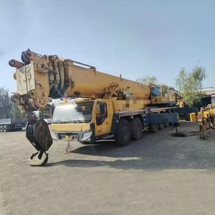 400 톤 QAY400 외관 건설물류를 들어올리는 전지형 망원경 크레인 트럭