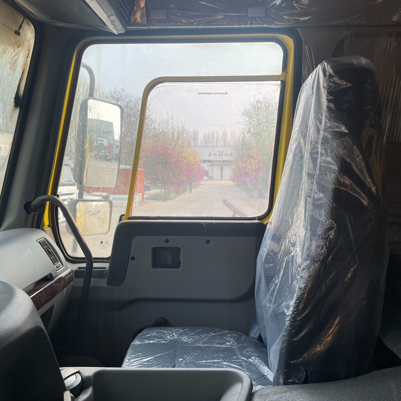 12 타이어 번호 Howo 8x4 덤프 트럭 300-400L 연료 탱크 용량