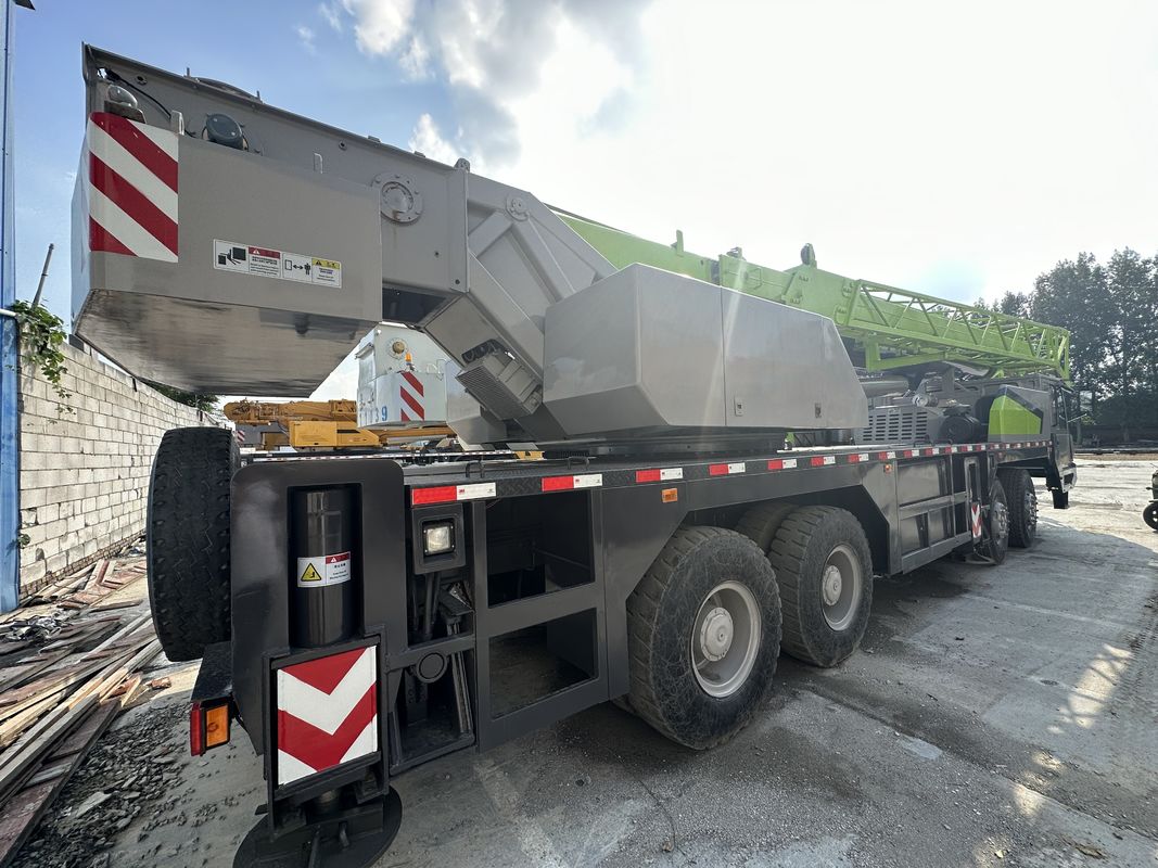 망원경 직선 붐 크레인 50 톤 55 톤 ZTC550 사용 된 트럭 크레인 저중량