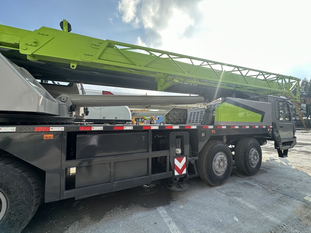 망원경 직선 붐 크레인 50 톤 55 톤 ZTC550 사용 된 트럭 크레인 저중량