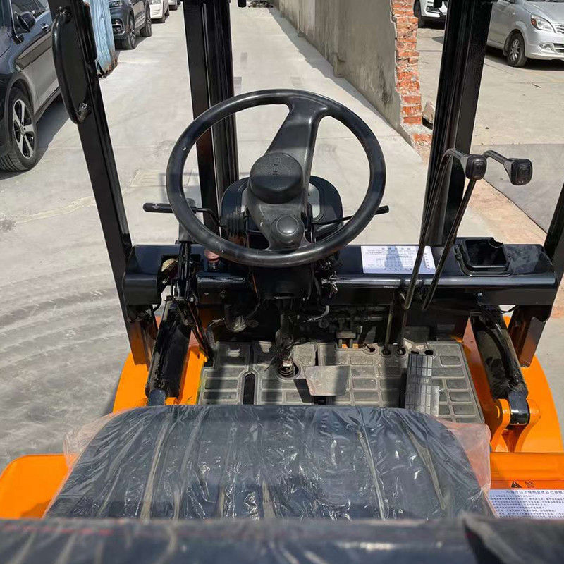 2개의 문이 있는 경주용 반 슬리프 타이어 2500kg 무게의 2.5톤 전기 포크리프트