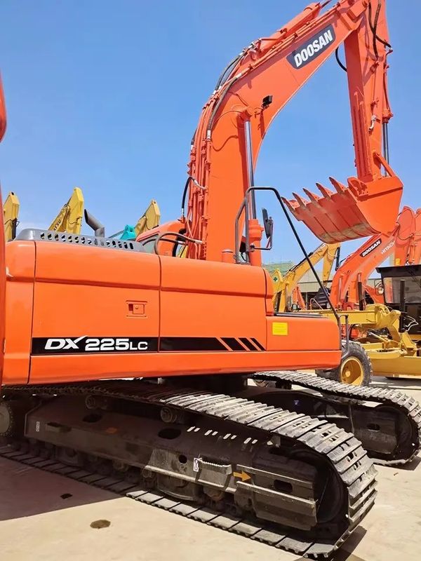 최대 발굴 반지름 10705mm 110kw 좋은 상태 Doosan DX225 LC 크롤러 발굴기