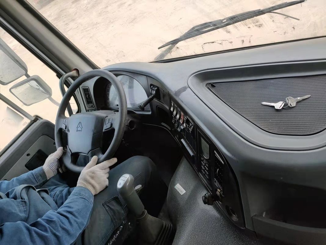 유로 3 SINO TRUCK 12 휠 LHD 50tons 중고 8x4 사용 된 HOWO 킵 덤프 트럭