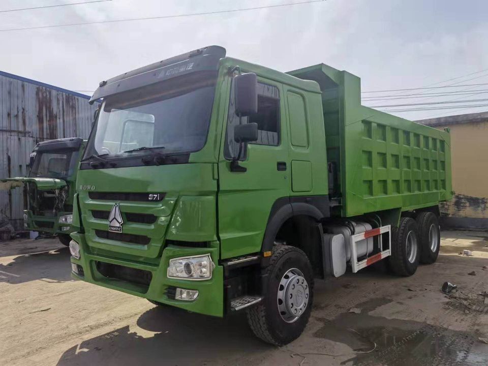 사용중인 시노트럭 6x4 371hp 30tons 하우 티퍼 덤프 트럭 위차이 WD615.47 엔진