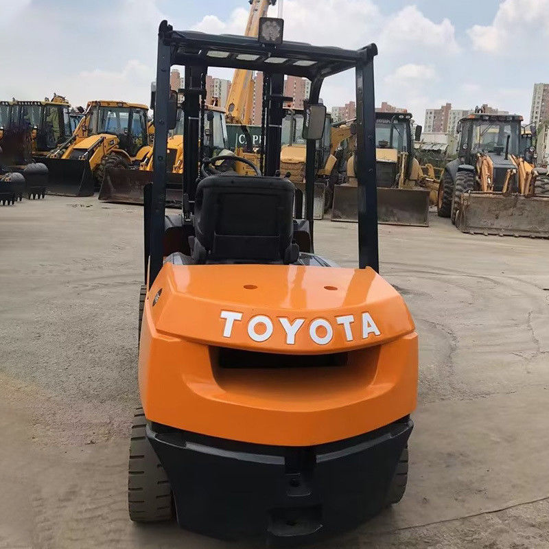 2WD 4WD 2 단계 마스트와 24V 포크리프트 회전 포크와 함께 3톤 토요타 사용 포크리프트