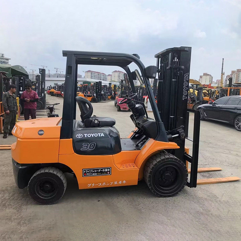 2WD 4WD 2 단계 마스트와 24V 포크리프트 회전 포크와 함께 3톤 토요타 사용 포크리프트
