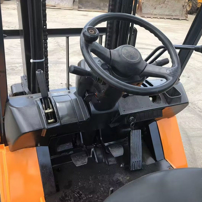 2WD 4WD 2 단계 마스트와 24V 포크리프트 회전 포크와 함께 3톤 토요타 사용 포크리프트