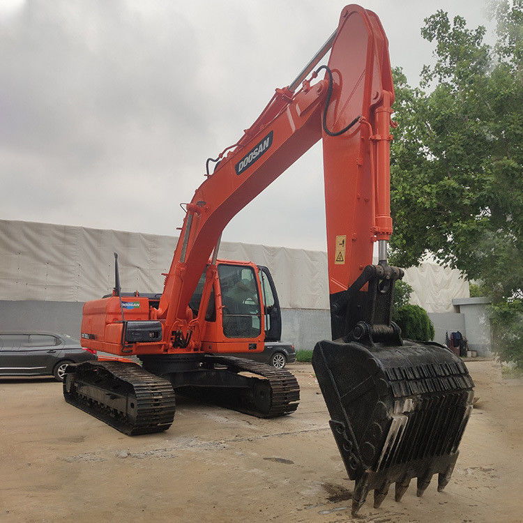 2001-4000 근무 시간 다른 수압 밸브가 있는 사용 된 크롤러 발굴기 Doosan DX225