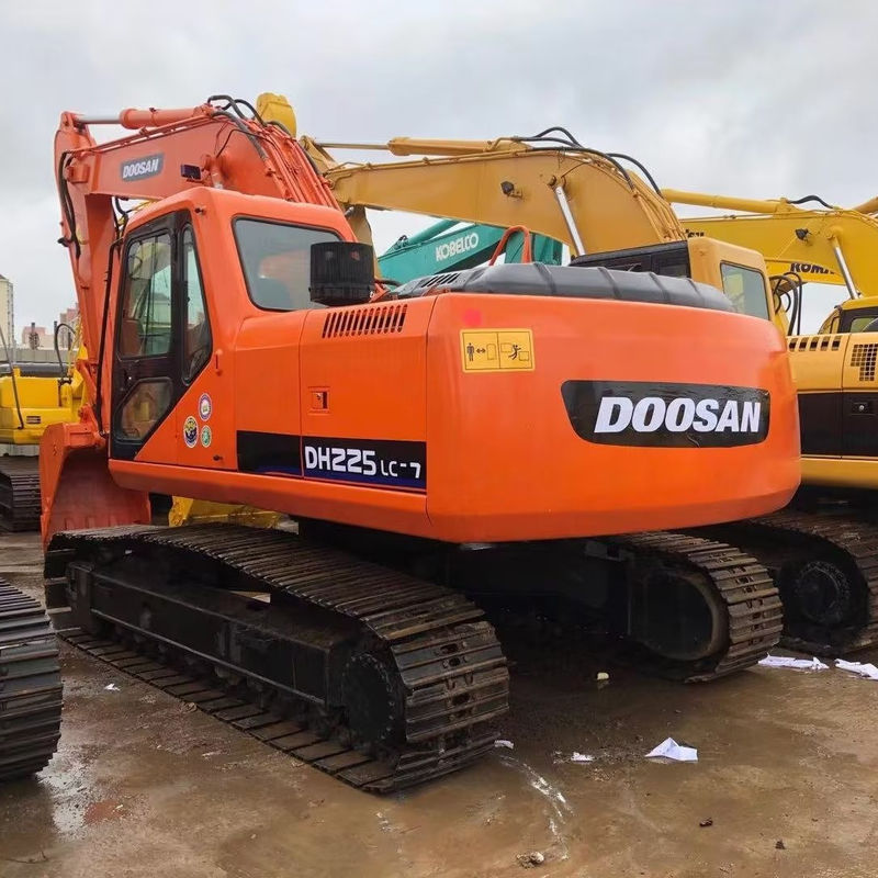 2001-4000 근무 시간 다른 수압 밸브가 있는 사용 된 크롤러 발굴기 Doosan DX225