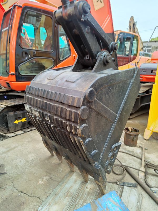 2001-4000 근무 시간 다른 수압 밸브가 있는 사용 된 크롤러 발굴기 Doosan DX225