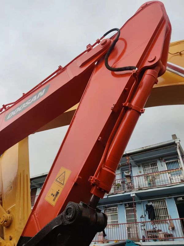 22500kg 작업 무게 사용 된 Doosan 225 발굴기 2001-4000 작업 시간