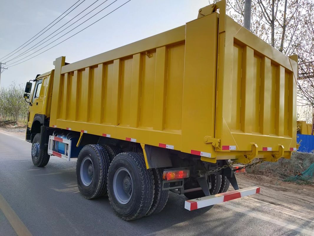 사용 된 HOWO 6x4 팅퍼 트럭 6 실린더와 126000kg 덤프 트럭