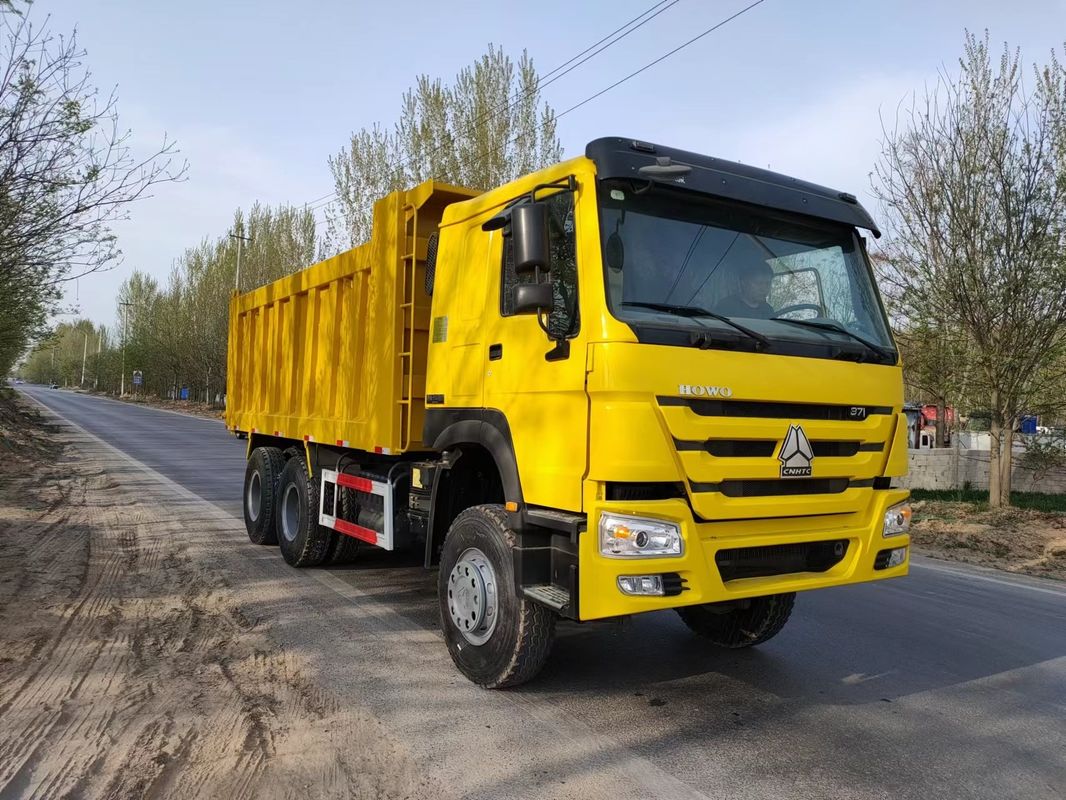 사용 된 HOWO 6x4 팅퍼 트럭 6 실린더와 126000kg 덤프 트럭