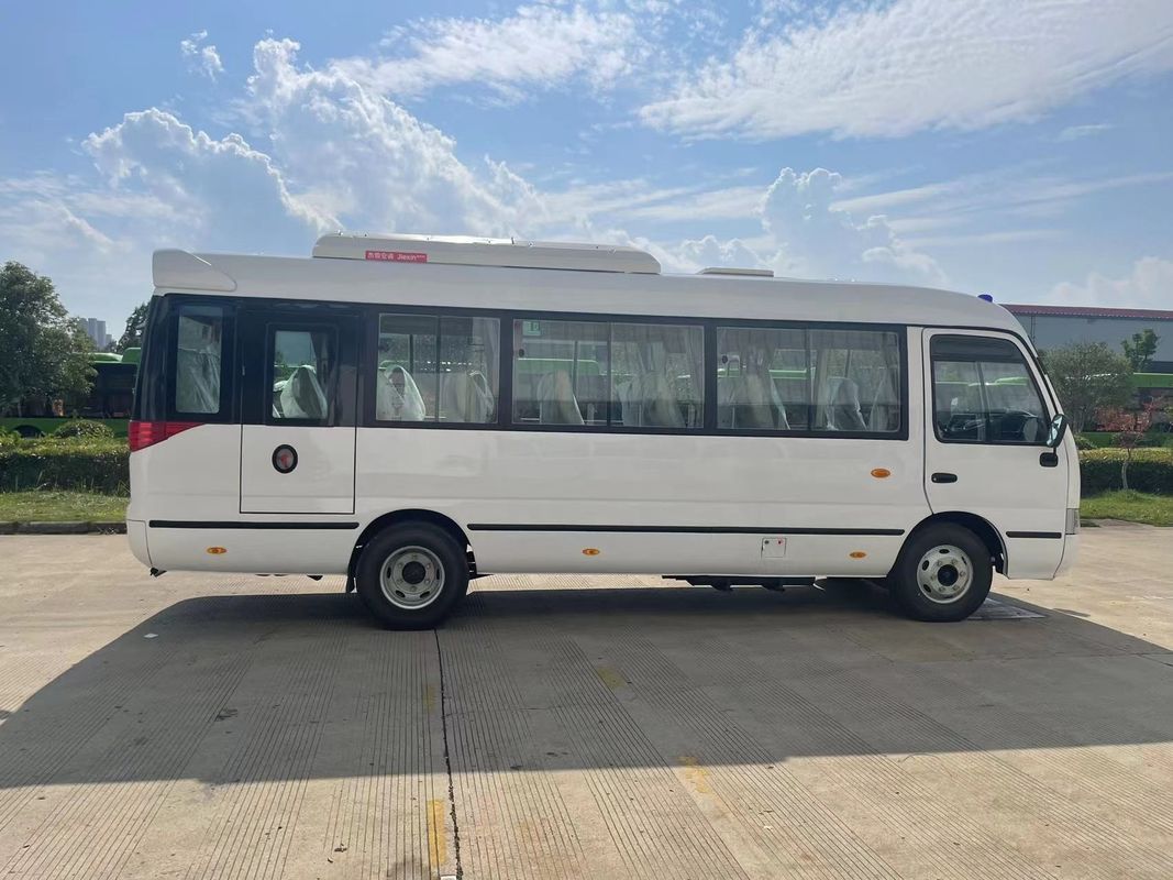 타이어 모델 295/80R22.5 중고용 오버 30석 RHD 디젤 오버 버스 토요 타 버스 오버