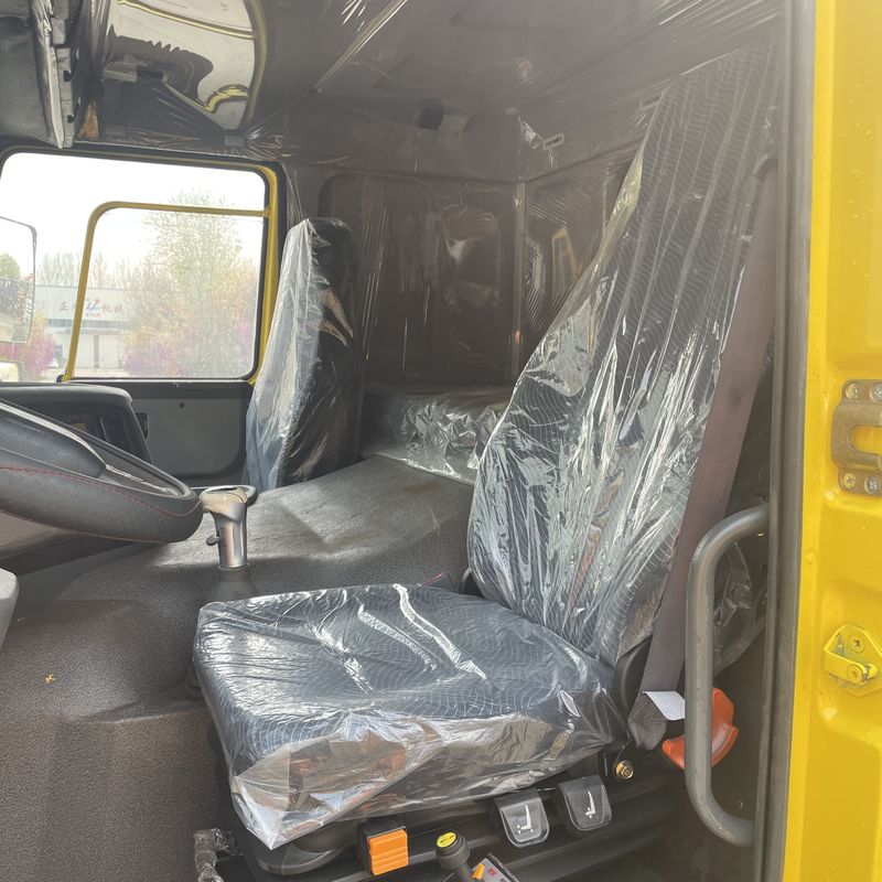 400-500L 연료 탱크 용량 HOWO 8x4 371hp 공기 서스펜션과 함께 덤퍼 틱 트럭