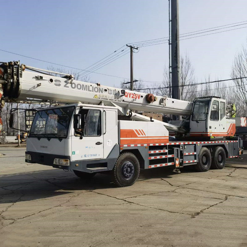 25~50톤 전지 크레인 6x4 사용 기계 이동 트럭 크레인 수압 밸브