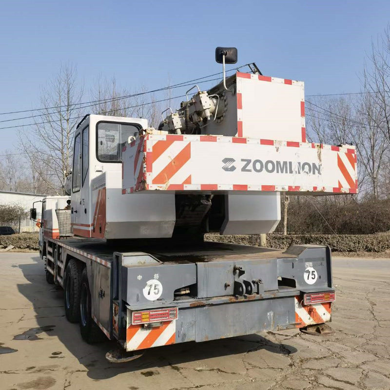 25~50톤 전지 크레인 6x4 사용 기계 이동 트럭 크레인 수압 밸브