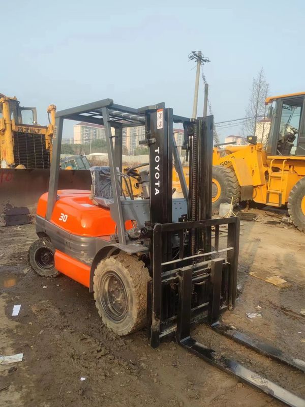3000kg 가볍고 사용 된 일본 포크크리프트 디젤 엔진과 중력 500mm