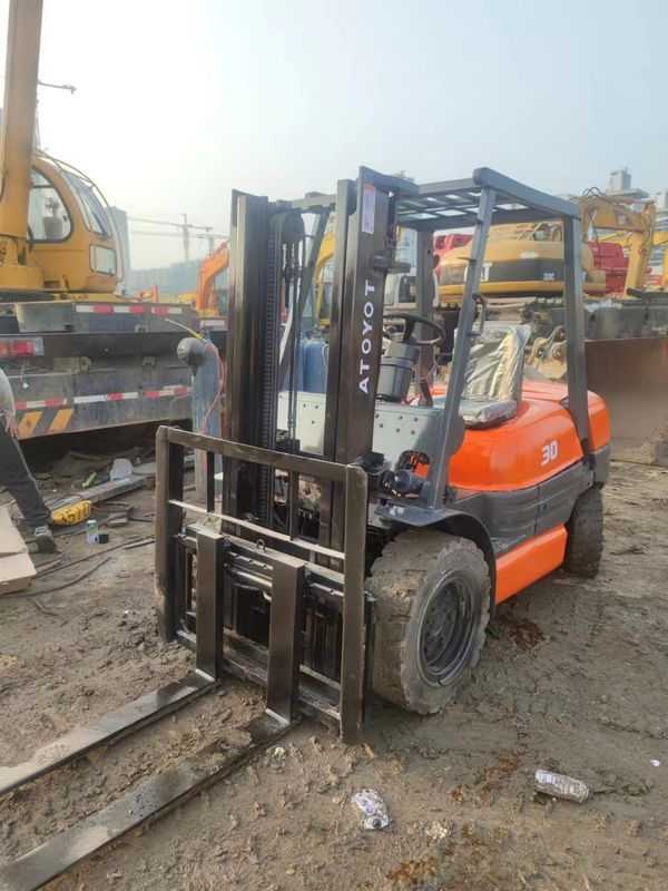 3000kg 가볍고 사용 된 일본 포크크리프트 디젤 엔진과 중력 500mm