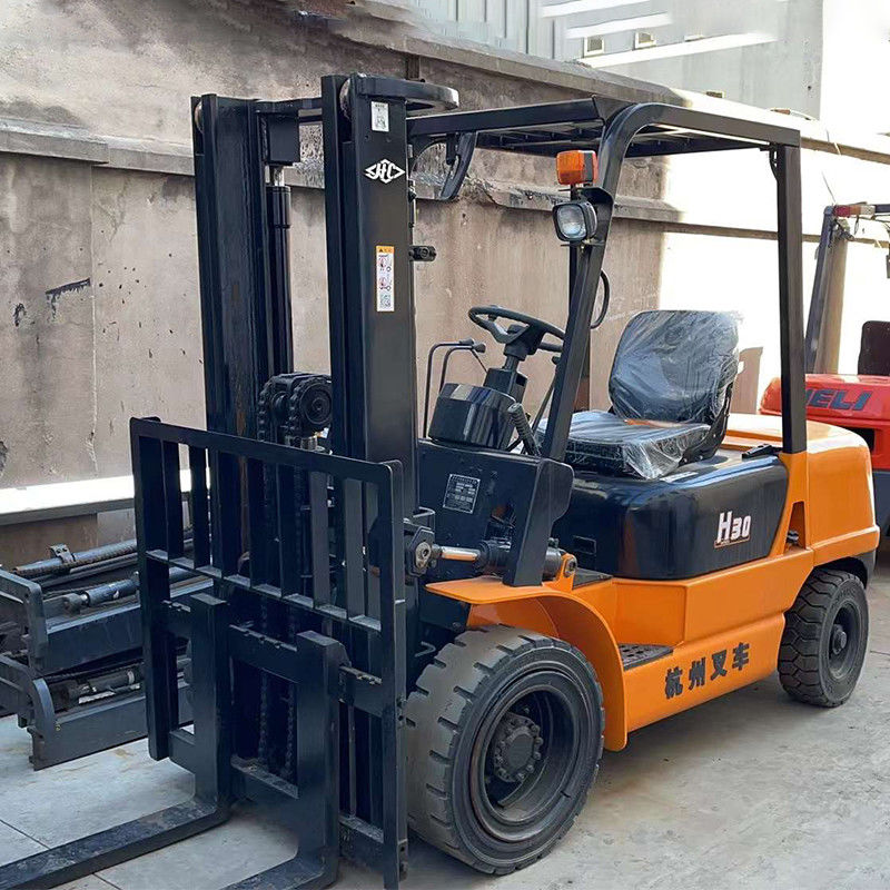 호텔용 3톤 디젤 포크리프트 4 x 4 리프팅 3m 리프트 높이 1070mm 포크 길이