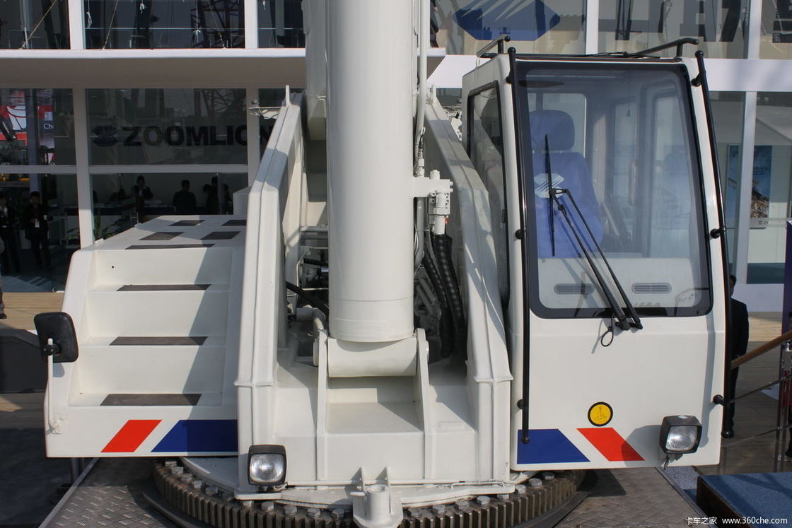 80 톤 사용 된 크레인 기계 줌리온 크레인 트럭 x3000 UAE 시장에 대한 리프팅 장비