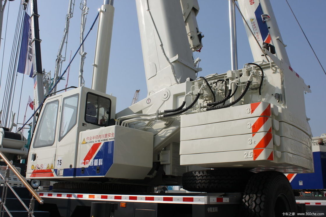 80 톤 사용 된 크레인 기계 줌리온 크레인 트럭 x3000 UAE 시장에 대한 리프팅 장비