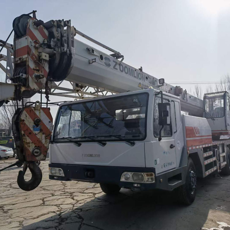 사용 된 Zoomlion 80톤 크레인 트럭 x3000 최대. 들어올림 높이 42.3M 작업 시간 2001-4000