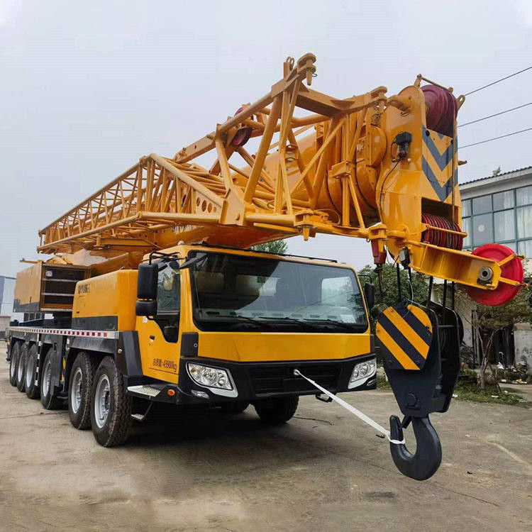 사용 된 QY100 100 톤 망원경 트럭 크레인 58000 kg 무게 2001-4000 작업 시간