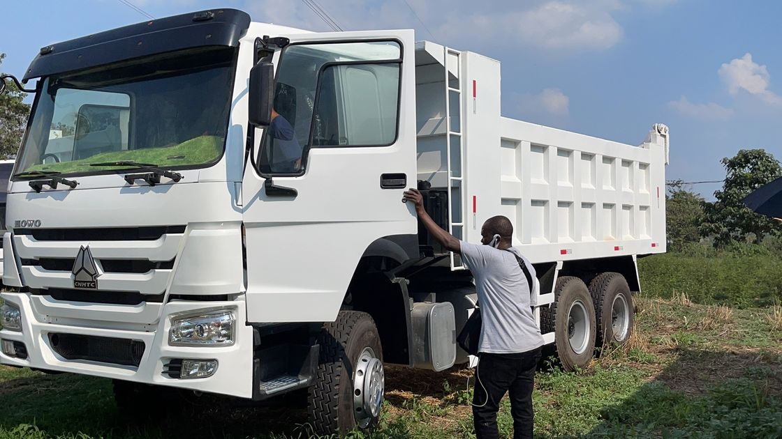 사용 된 틱퍼 트럭 371HP 8 * 4 건설 광산 35tons 덤프 트럭 WEICHAI 엔진