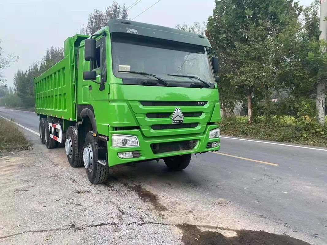 사용 된 덤프 트럭 371HP 35tons 8 * 4 무거운 건설을 위한 티퍼 트럭 SINOTRUK 차시