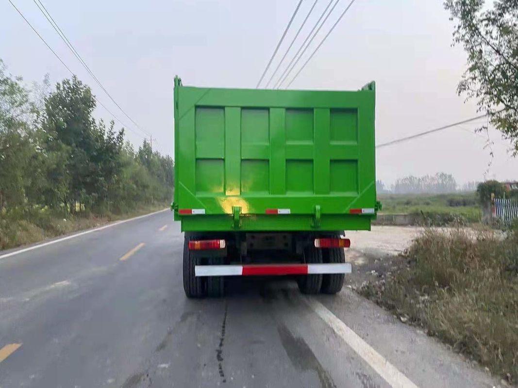 사용 된 덤프 트럭 371HP 35tons 8 * 4 무거운 건설을 위한 티퍼 트럭 SINOTRUK 차시