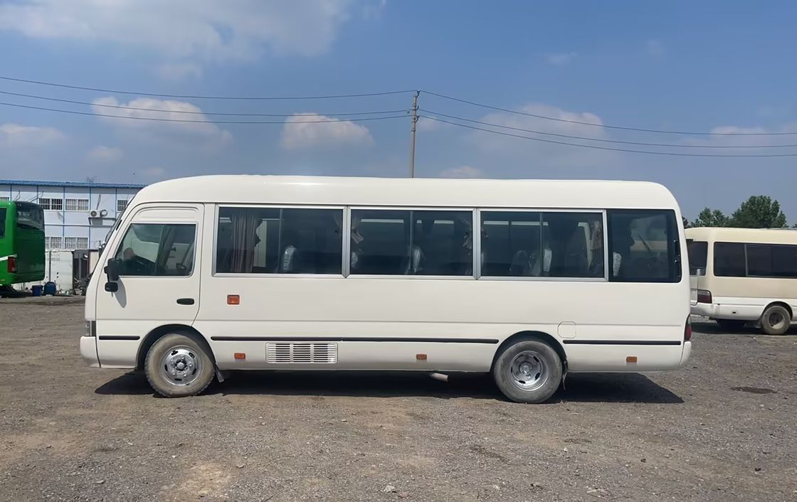7m 30 좌석 토요 타 코스터 버스 엔진 용량 4L 전체 차원 mm 7725x2000x2600