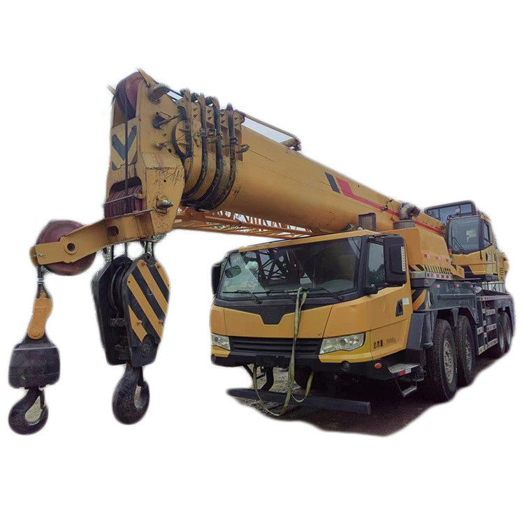 야외 건축물 YUCHAI 엔진 80 톤 망원경 팔 크레인 트럭으로 들어올림