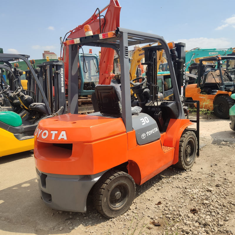 FD30 3톤 사용 된 토요타 디젤 포크 릭 2001-4000 작업 시간 3450kg 무게