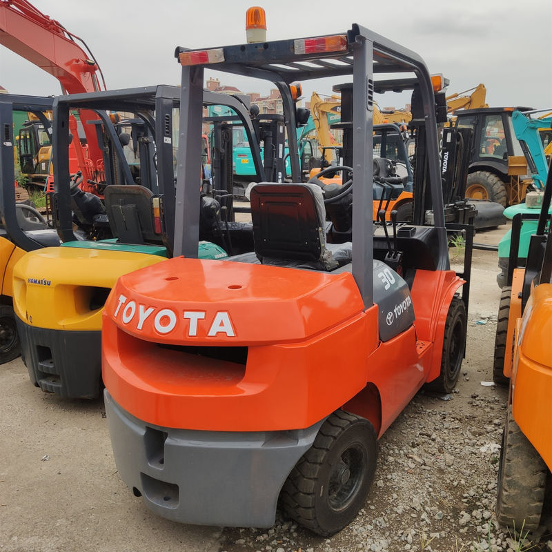 FD30 3톤 사용 된 토요타 디젤 포크 릭 2001-4000 작업 시간 3450kg 무게
