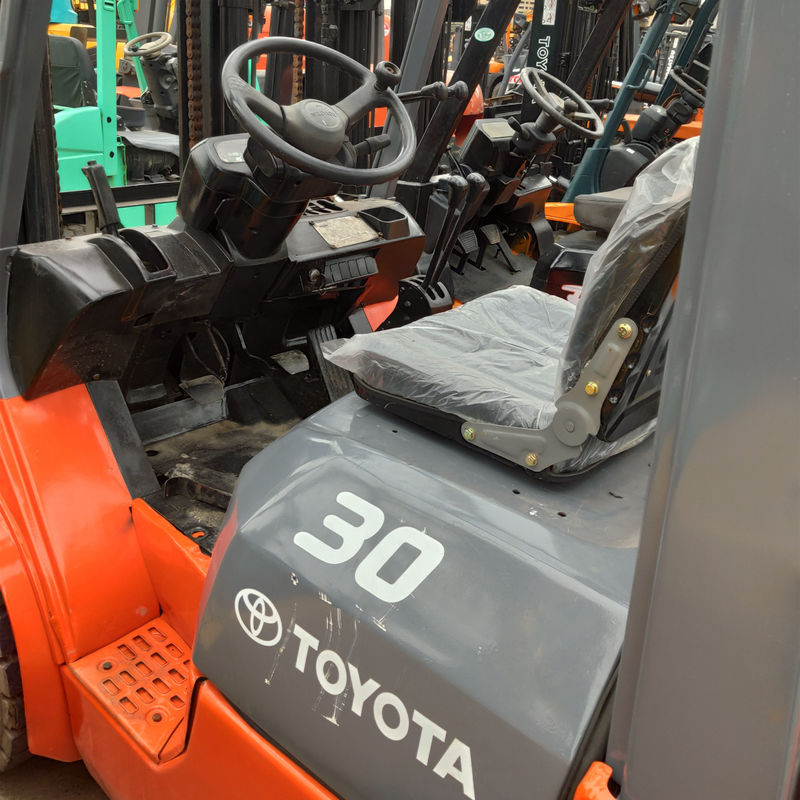 FD30 3톤 사용 된 토요타 디젤 포크 릭 2001-4000 작업 시간 3450kg 무게