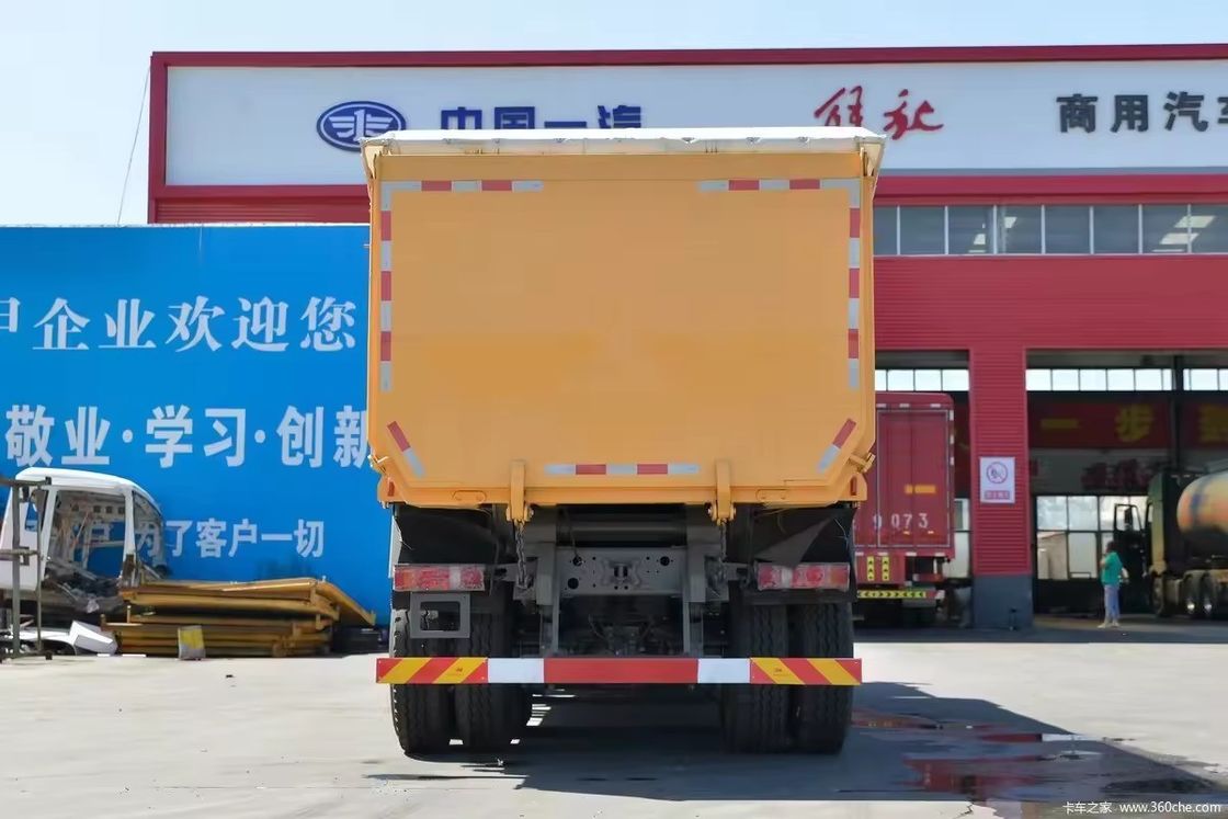 SINOTRUCK 400HP 8*4 2명의 승객과 360° 후방 카메라를 탑재한 무거운 덤프 트럭